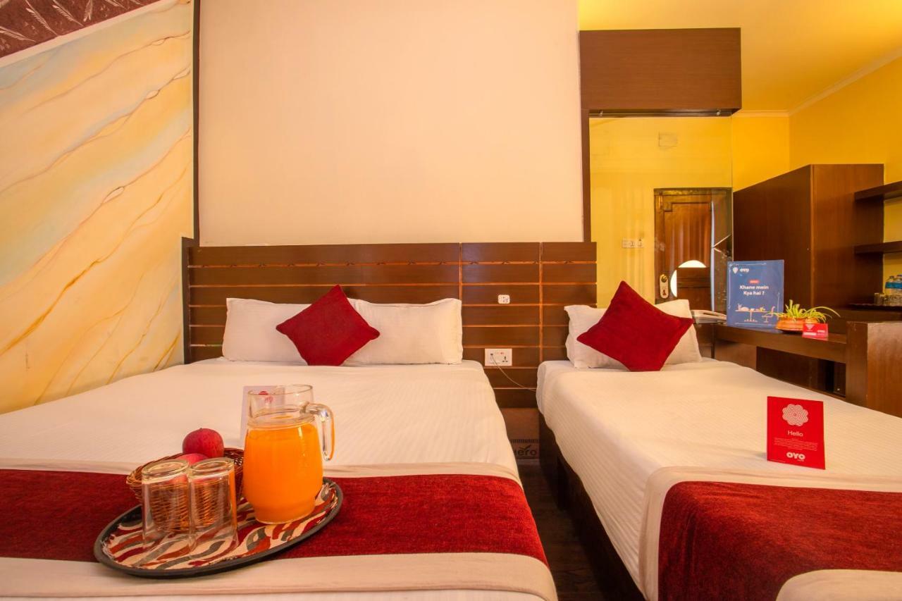 Hotel Snowland Pokhara Esterno foto