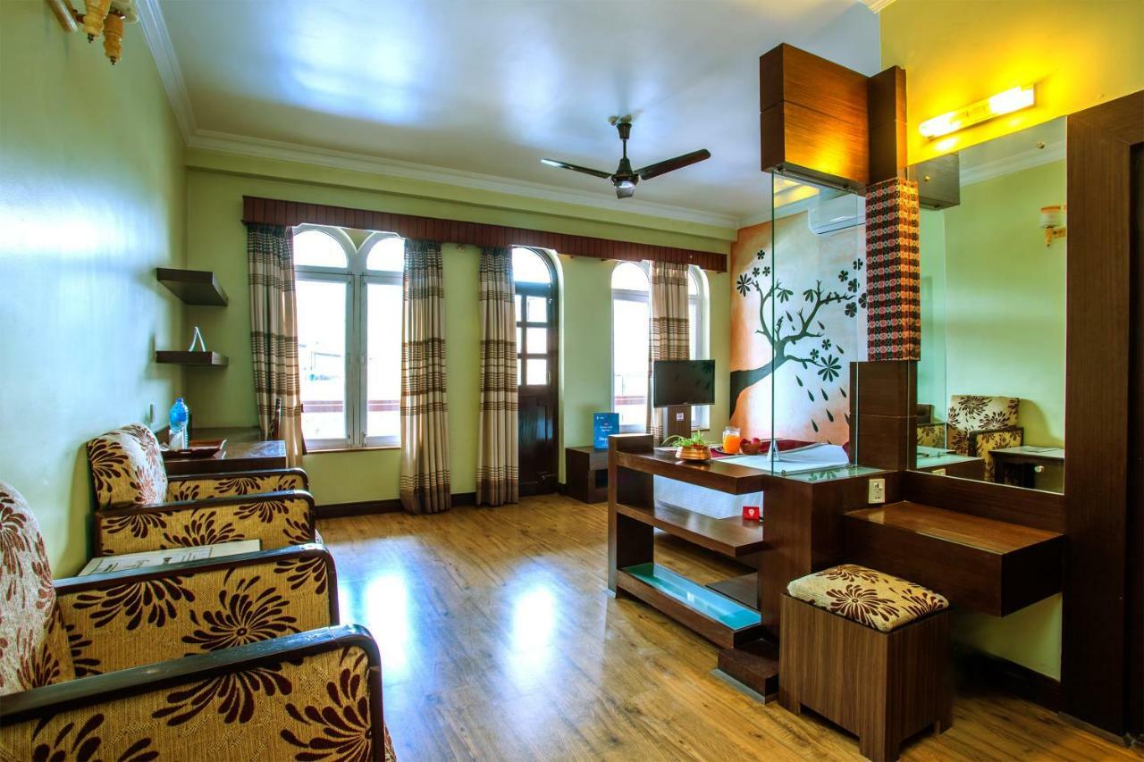 Hotel Snowland Pokhara Esterno foto